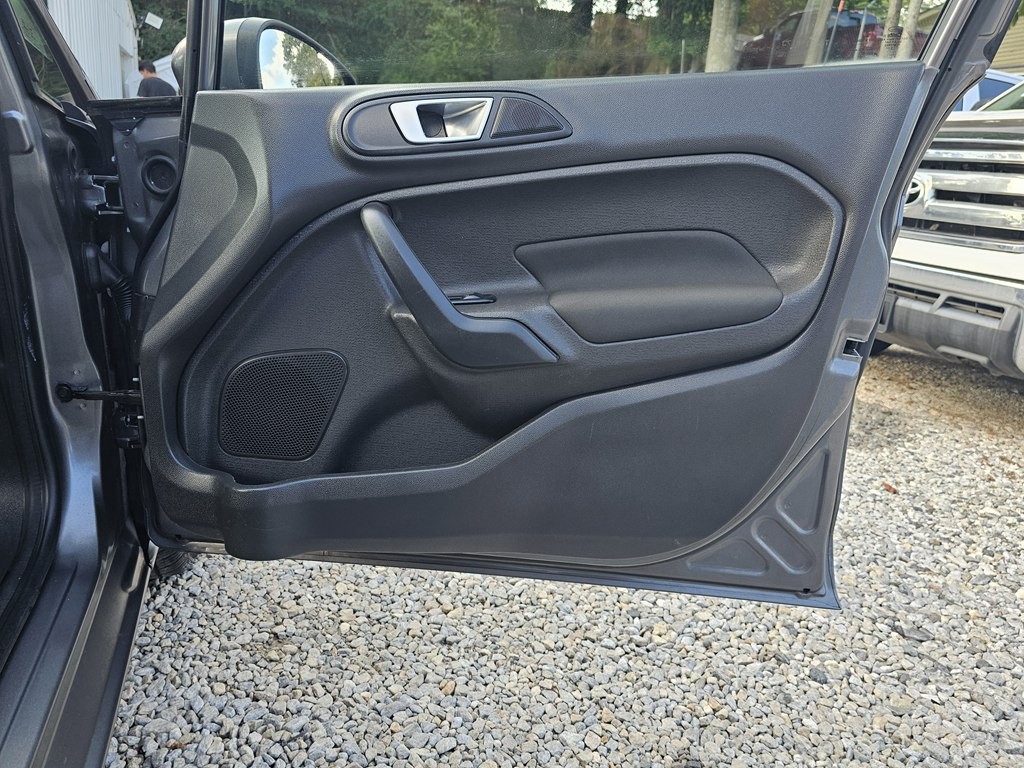 2014 Ford Fiesta Image 18