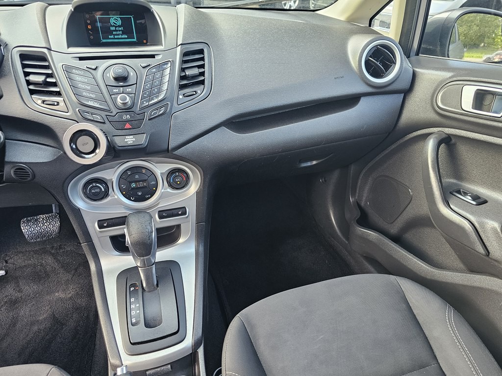 2014 Ford Fiesta Image 24
