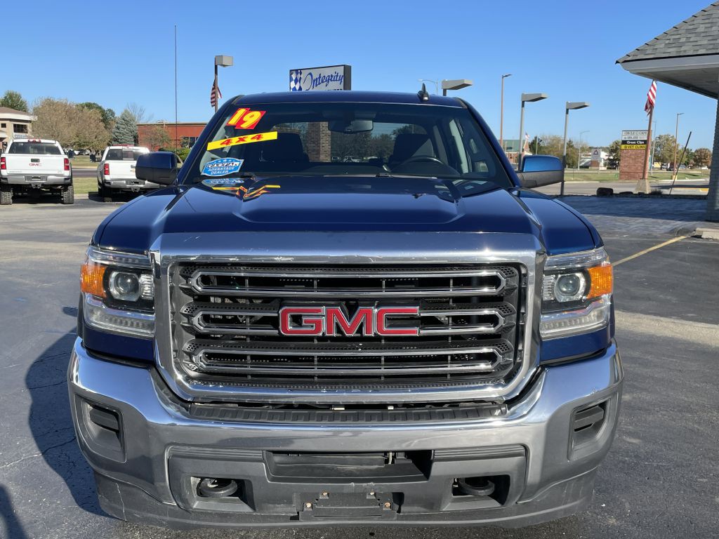 2019 GMC Sierra Image 2
