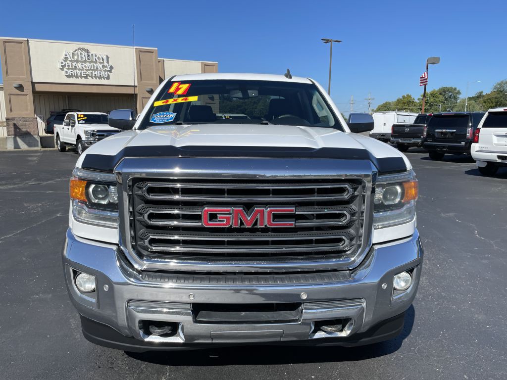 2017 GMC Sierra Image 2
