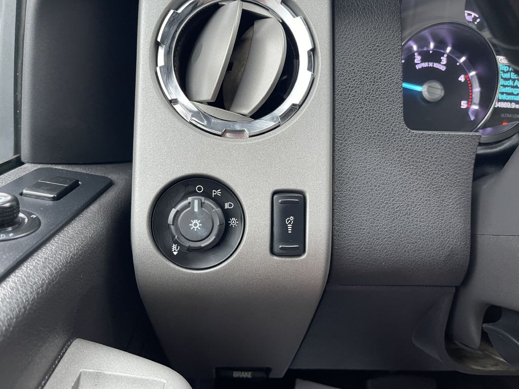 2015 Ford F-350 Image 28