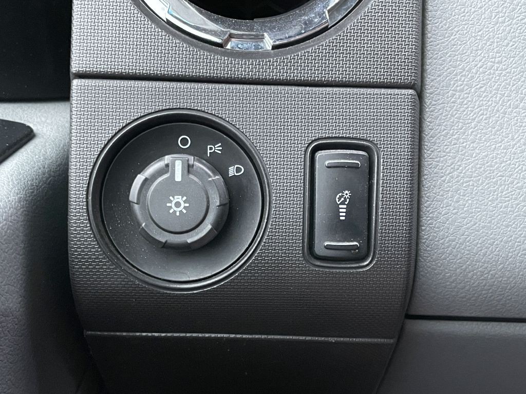 2013 Ford F-350 Image 25