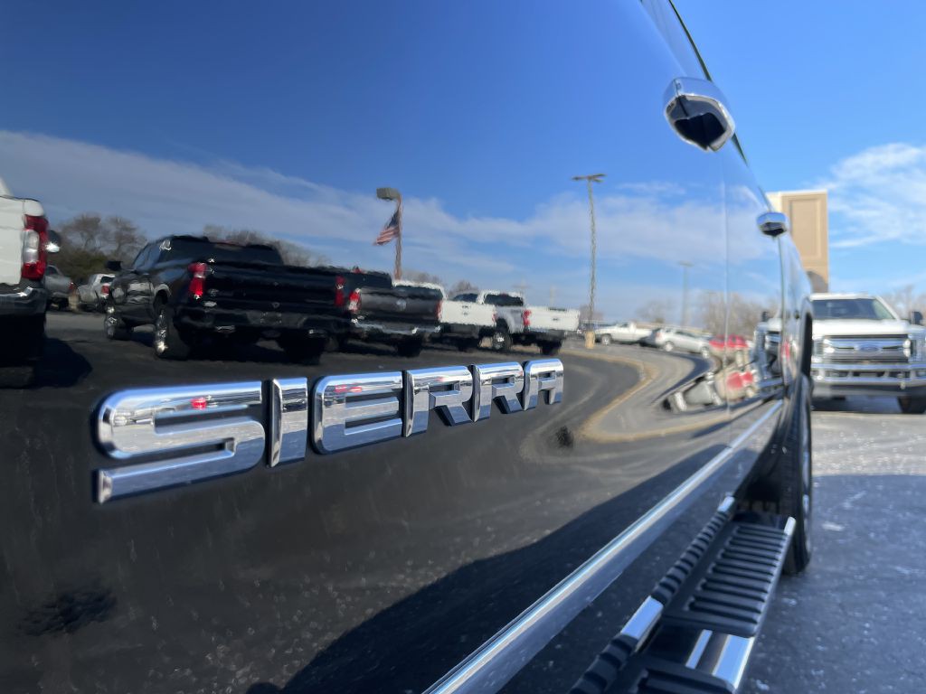 2018 GMC Sierra Image 32