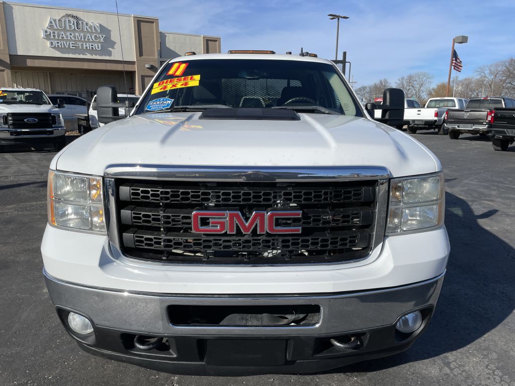 2011 GMC Sierra Image 2