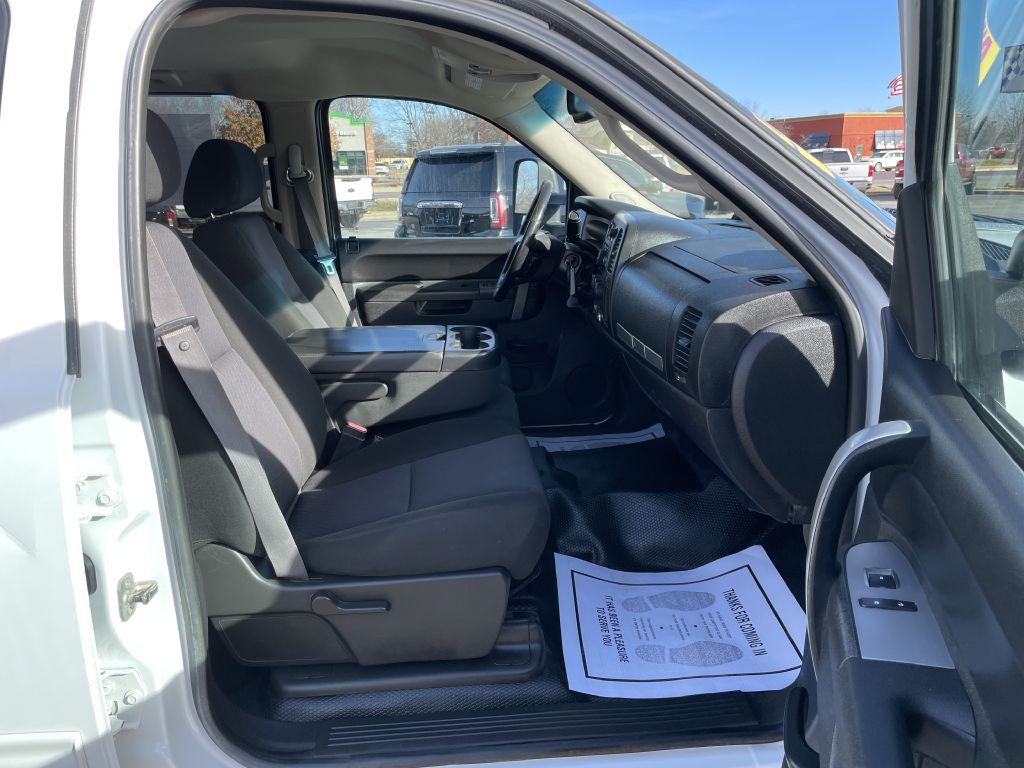 2011 GMC Sierra Image 12