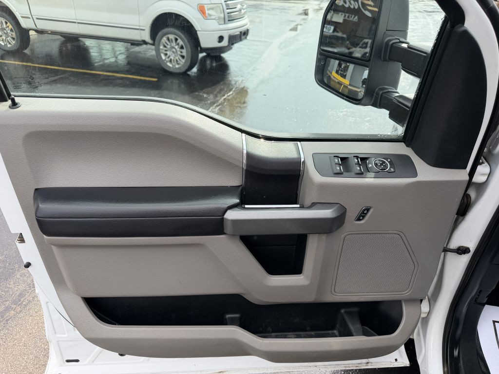 2017 Ford F-350 Image 9