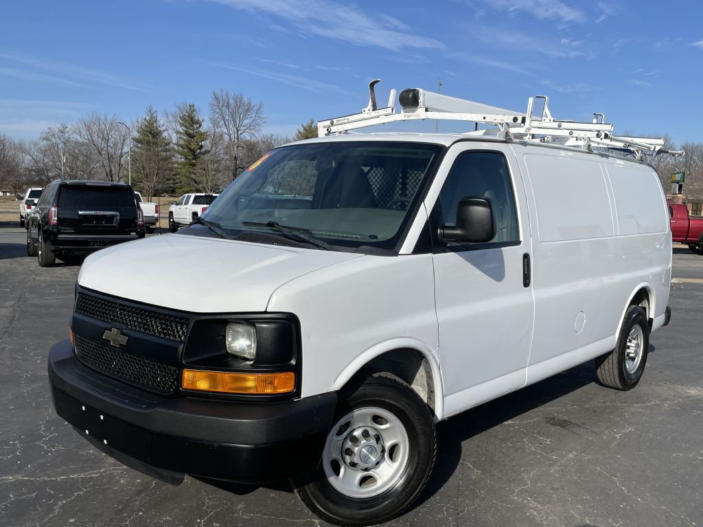 2016 Chevrolet Express Image 3