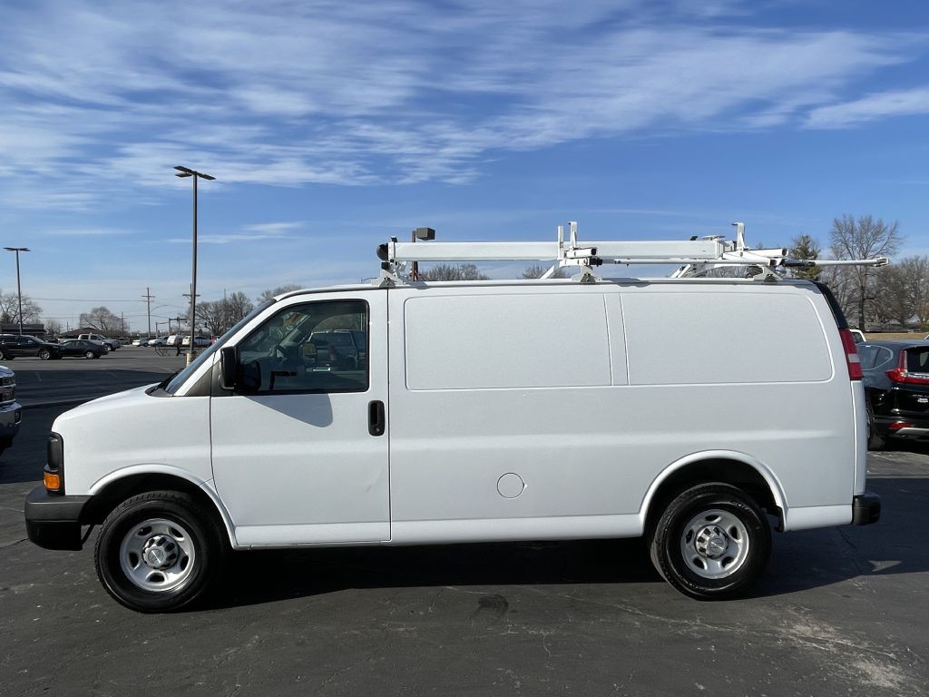 2016 Chevrolet Express Image 4