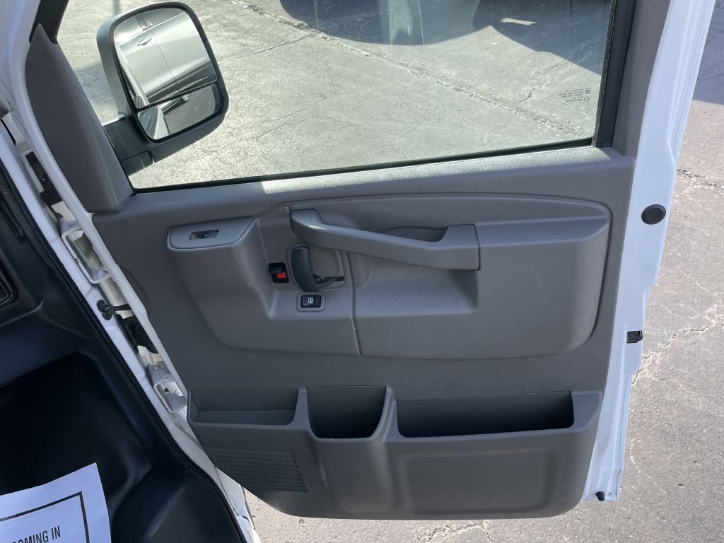 2016 Chevrolet Express Image 11
