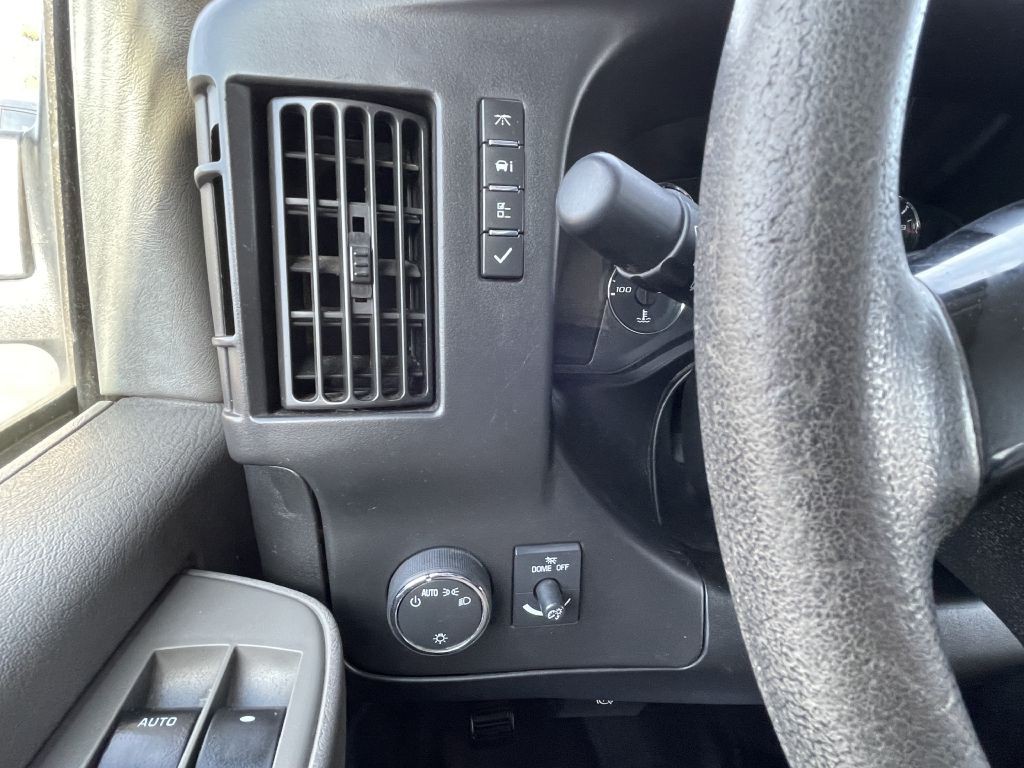 2016 Chevrolet Express Image 15