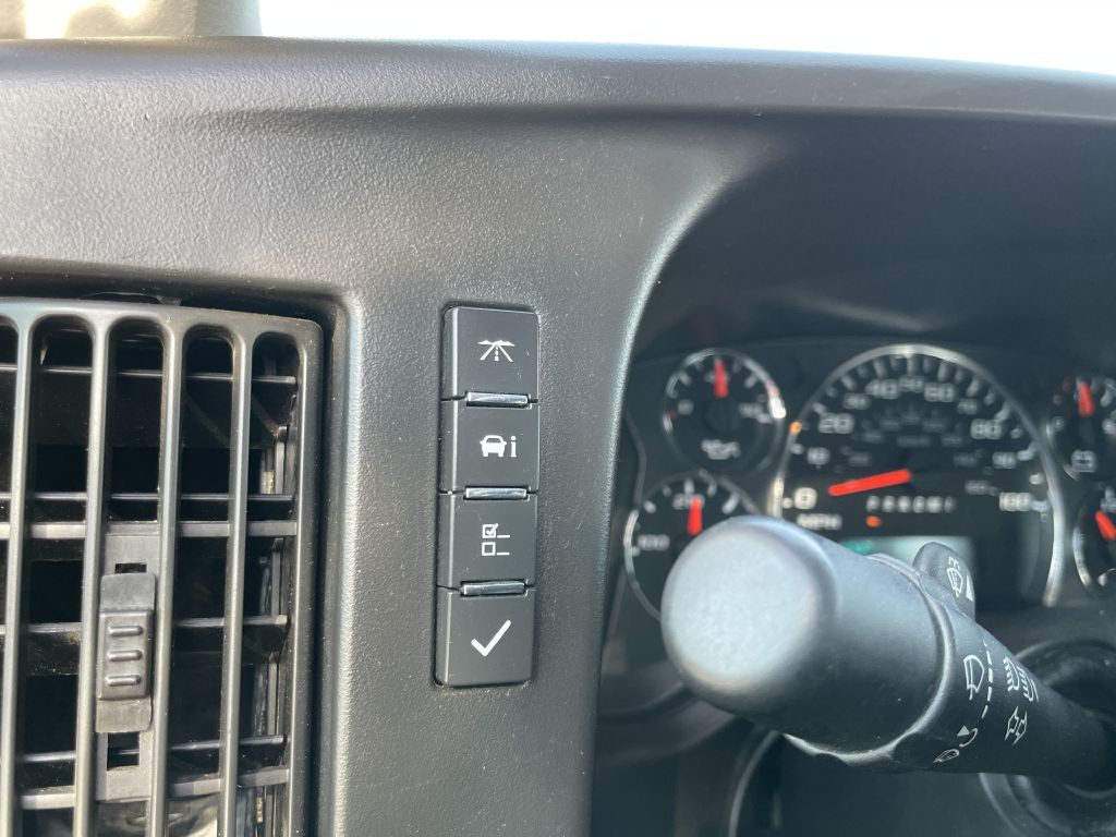 2016 Chevrolet Express Image 17