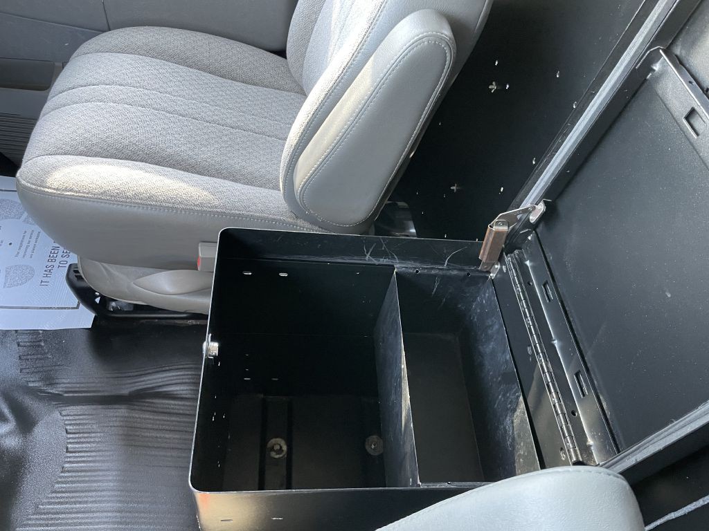 2016 Chevrolet Express Image 21