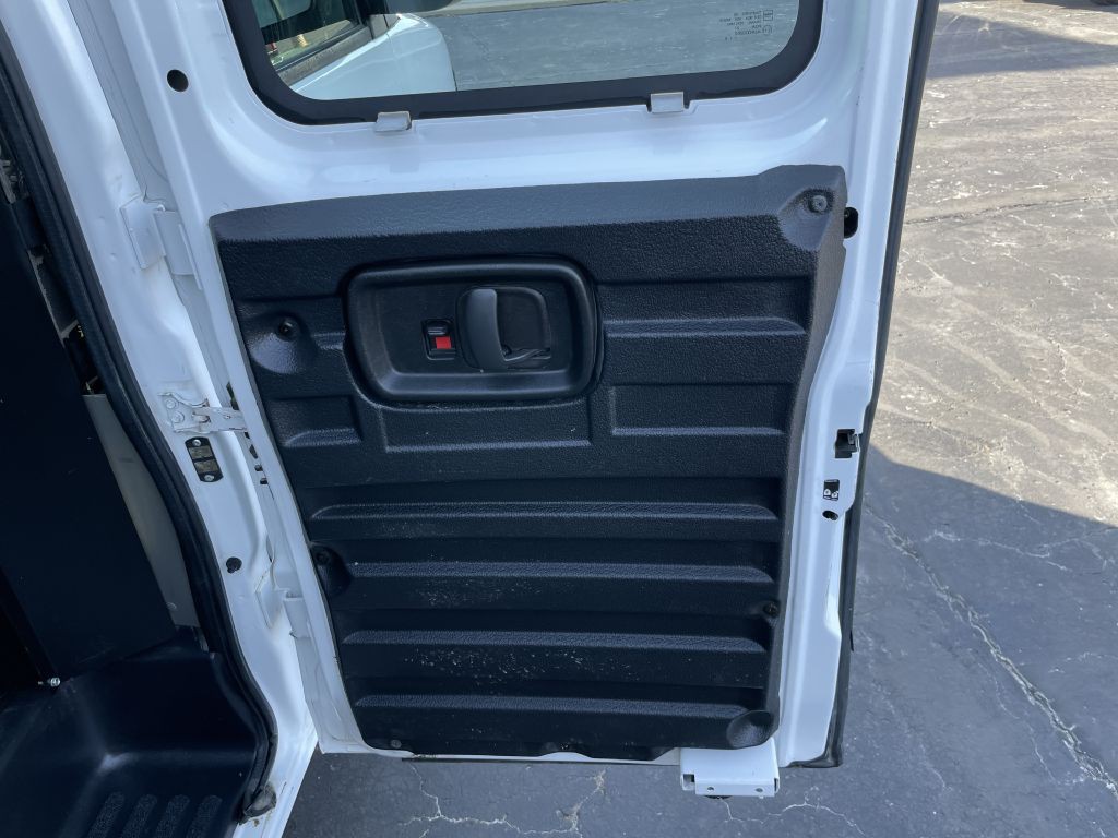 2016 Chevrolet Express Image 24