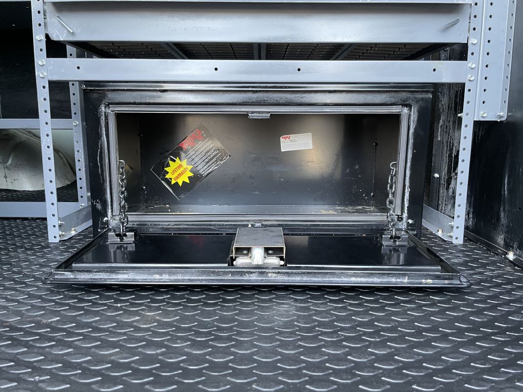 2016 Chevrolet Express Image 28