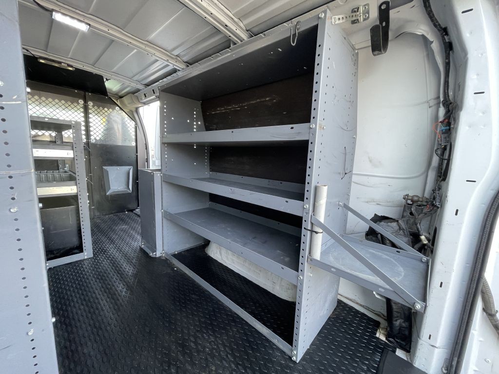 2016 Chevrolet Express Image 32