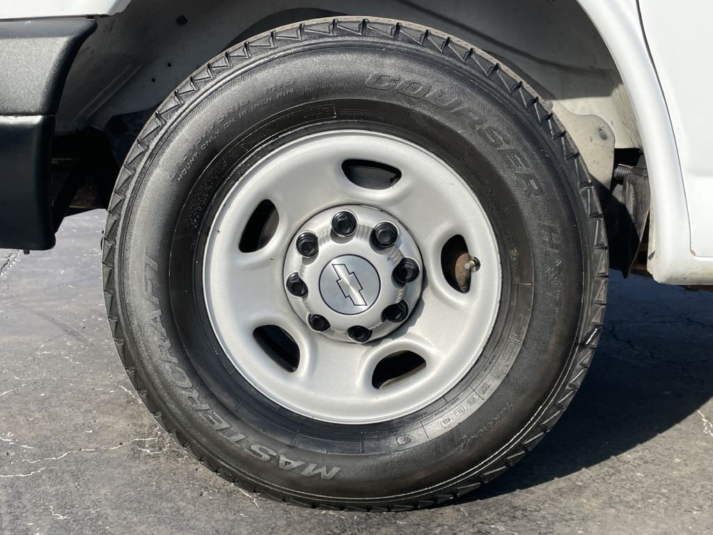 2016 Chevrolet Express Image 36