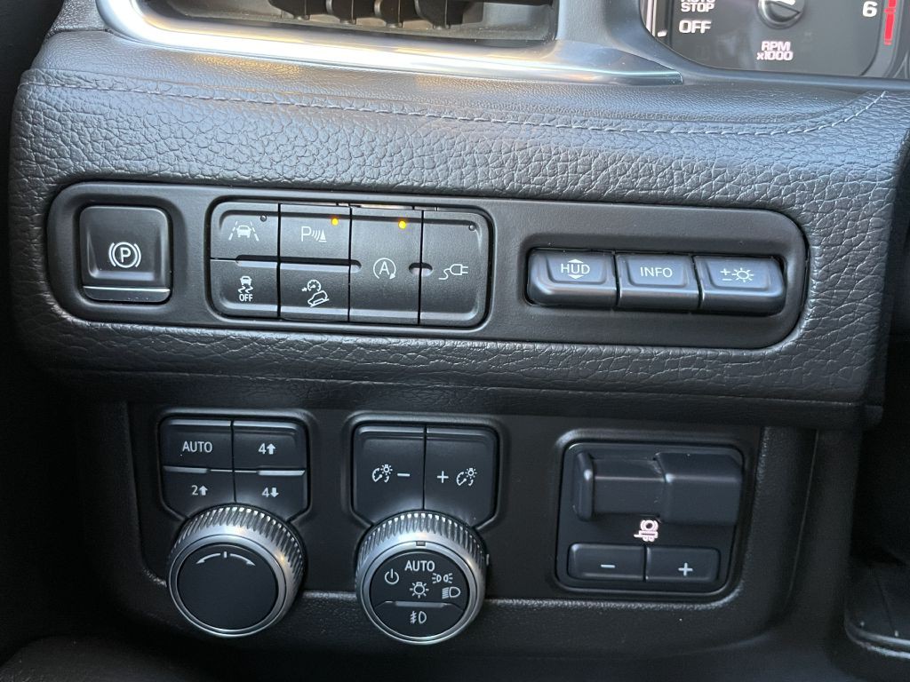 2021 GMC Yukon Image 25