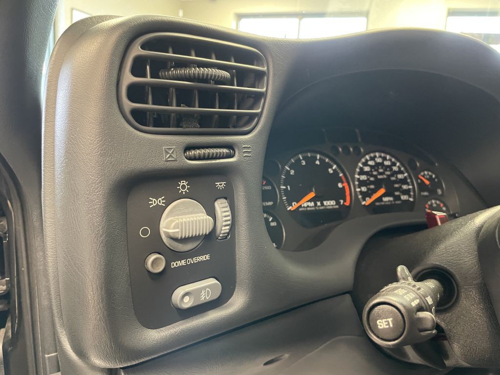 2002 Chevrolet S10 Image 18