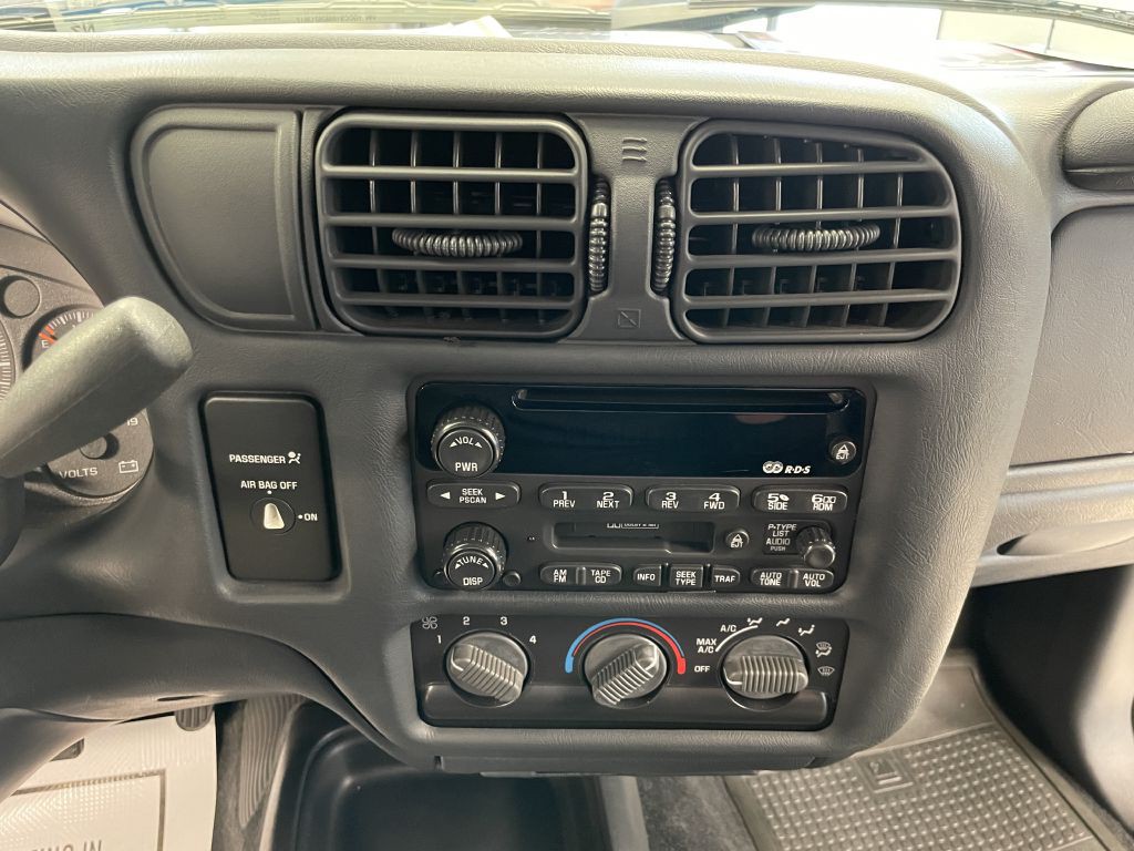 2002 Chevrolet S10 Image 22