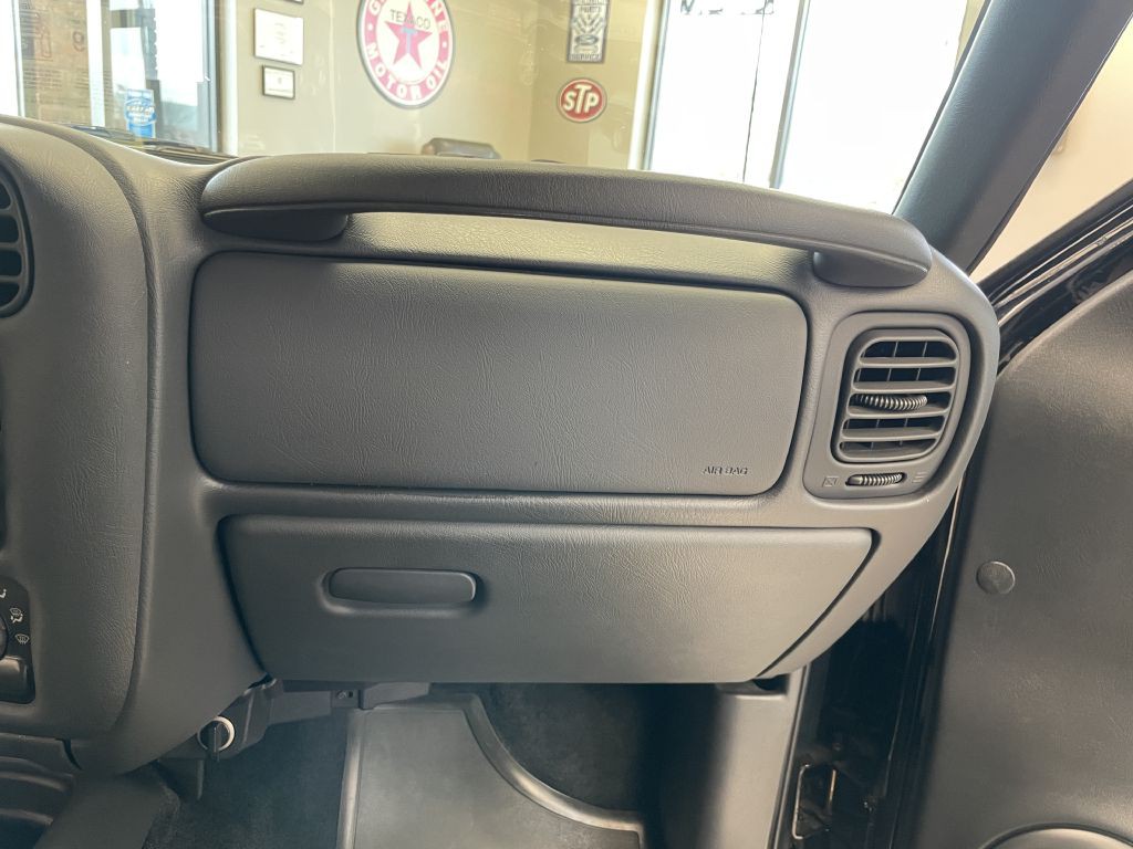 2002 Chevrolet S10 Image 25