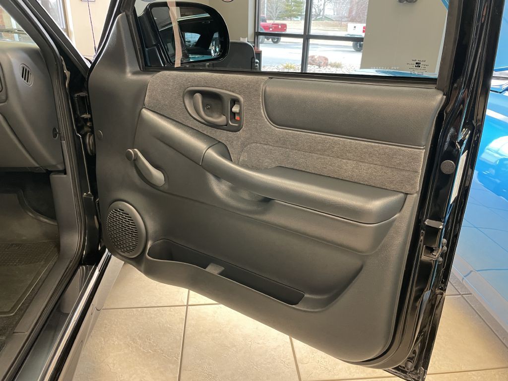 2002 Chevrolet S10 Image 27