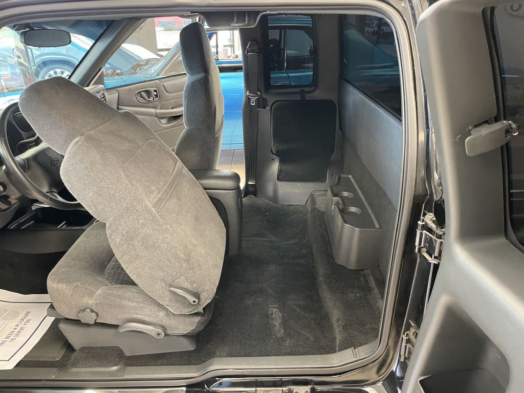 2002 Chevrolet S10 Image 38