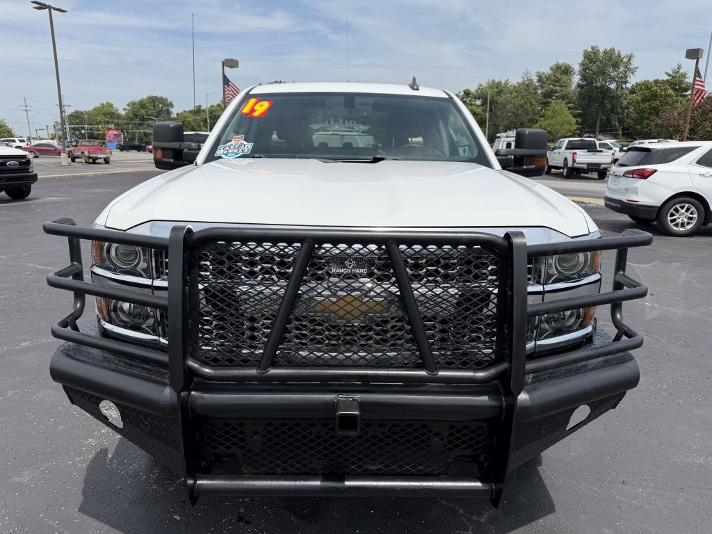 2019 Chevrolet Silverado 1500 Image 2
