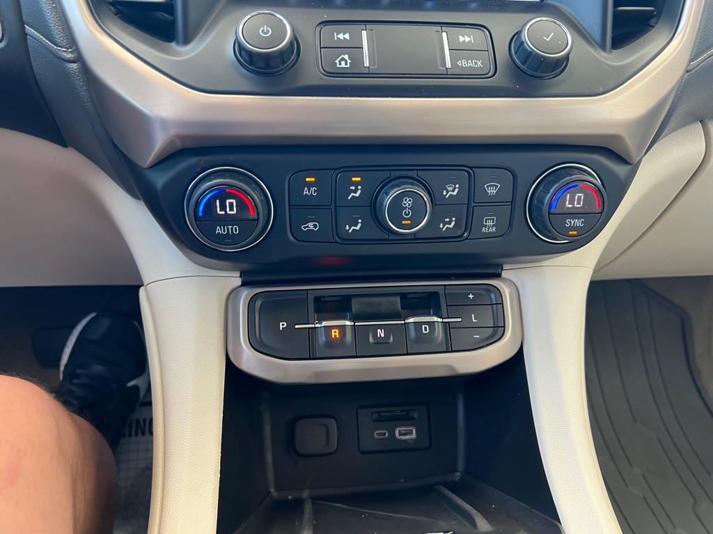 2020 GMC Acadia Image 17