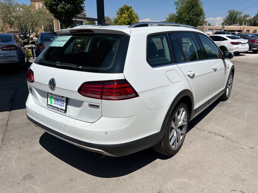 2019 Volkswagen Golf Image 5