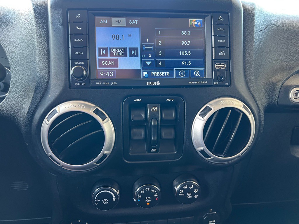 2011 Jeep Wrangler Unlimited Image 15