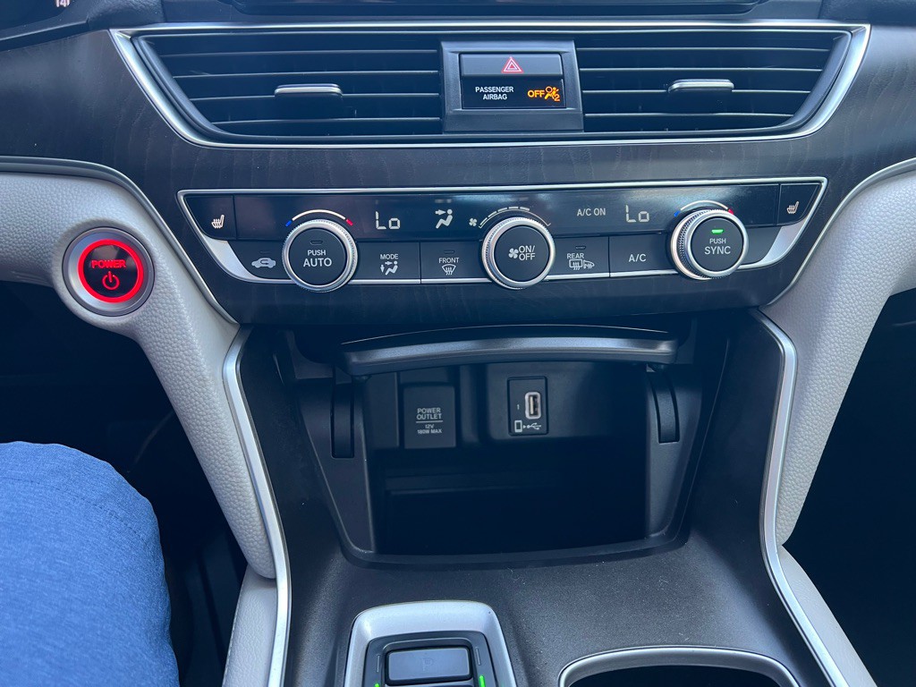2018 Honda Accord Image 16