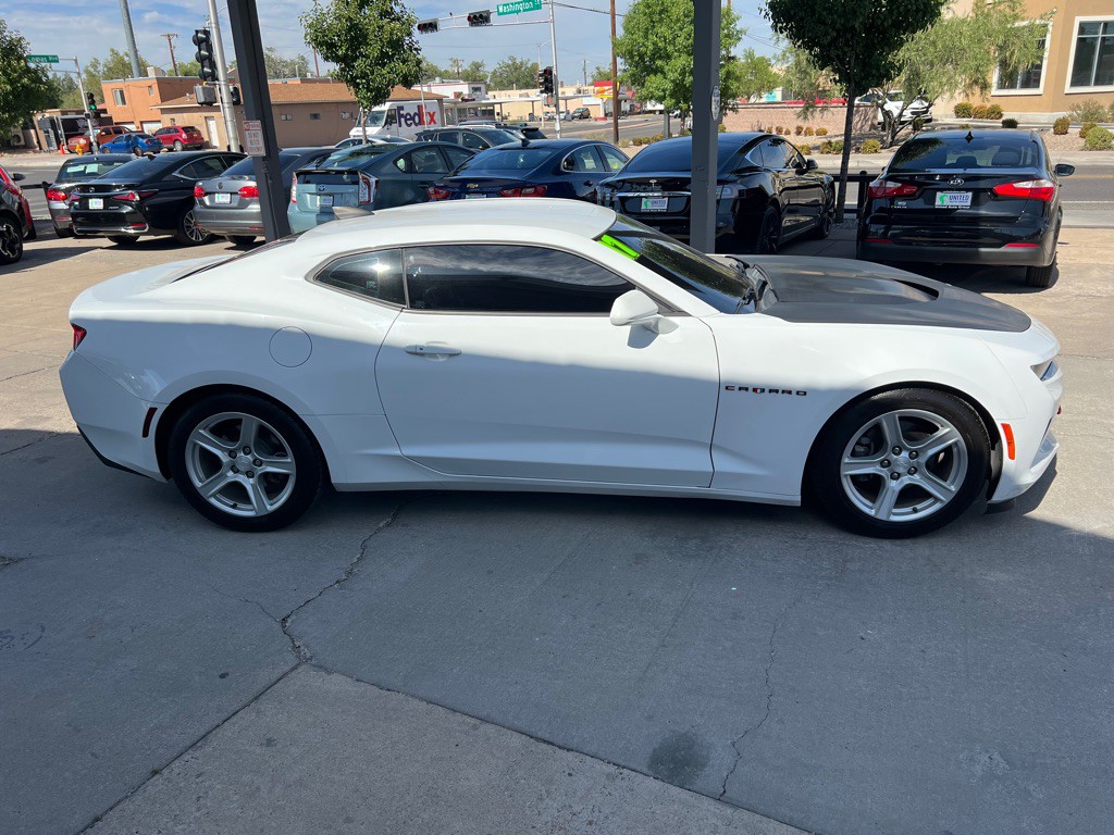 2017 Chevrolet Camaro Image 4