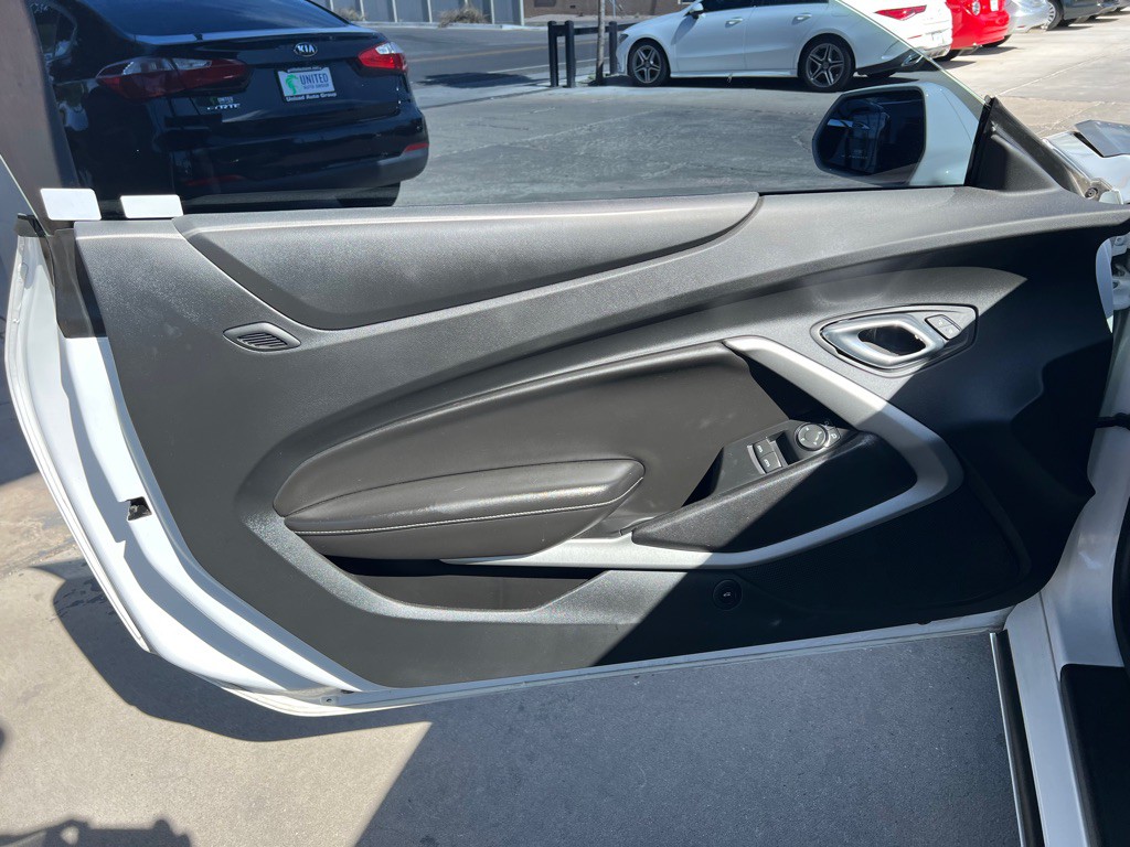 2017 Chevrolet Camaro Image 10