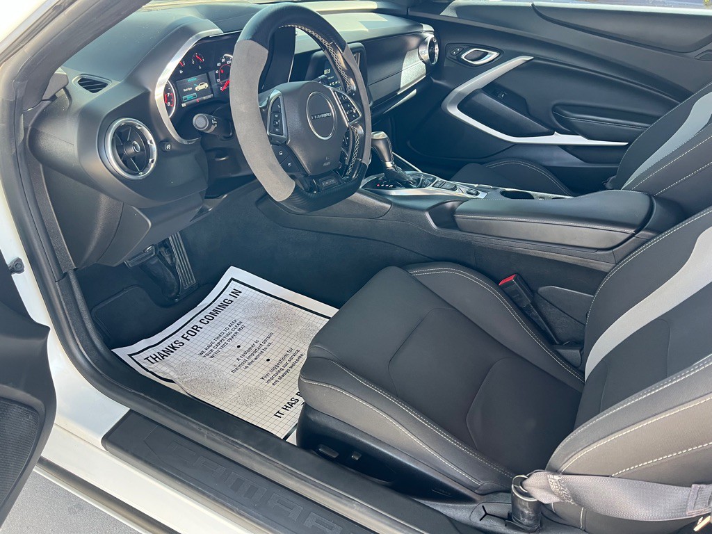 2017 Chevrolet Camaro Image 11
