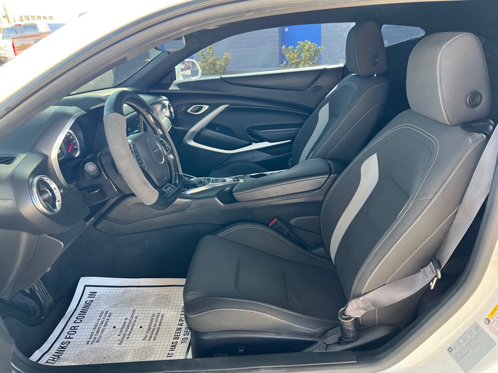 2017 Chevrolet Camaro Image 12