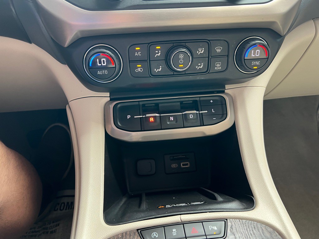 2022 GMC Acadia Image 17