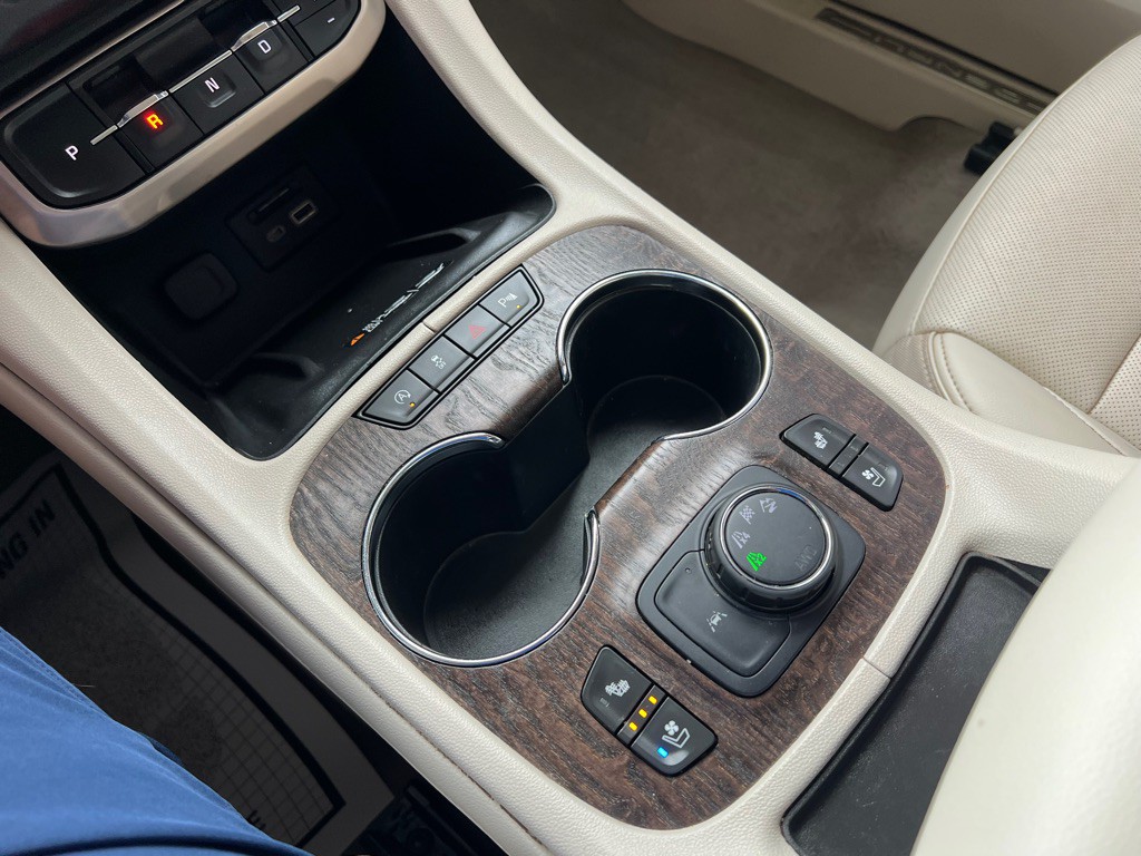 2022 GMC Acadia Image 18