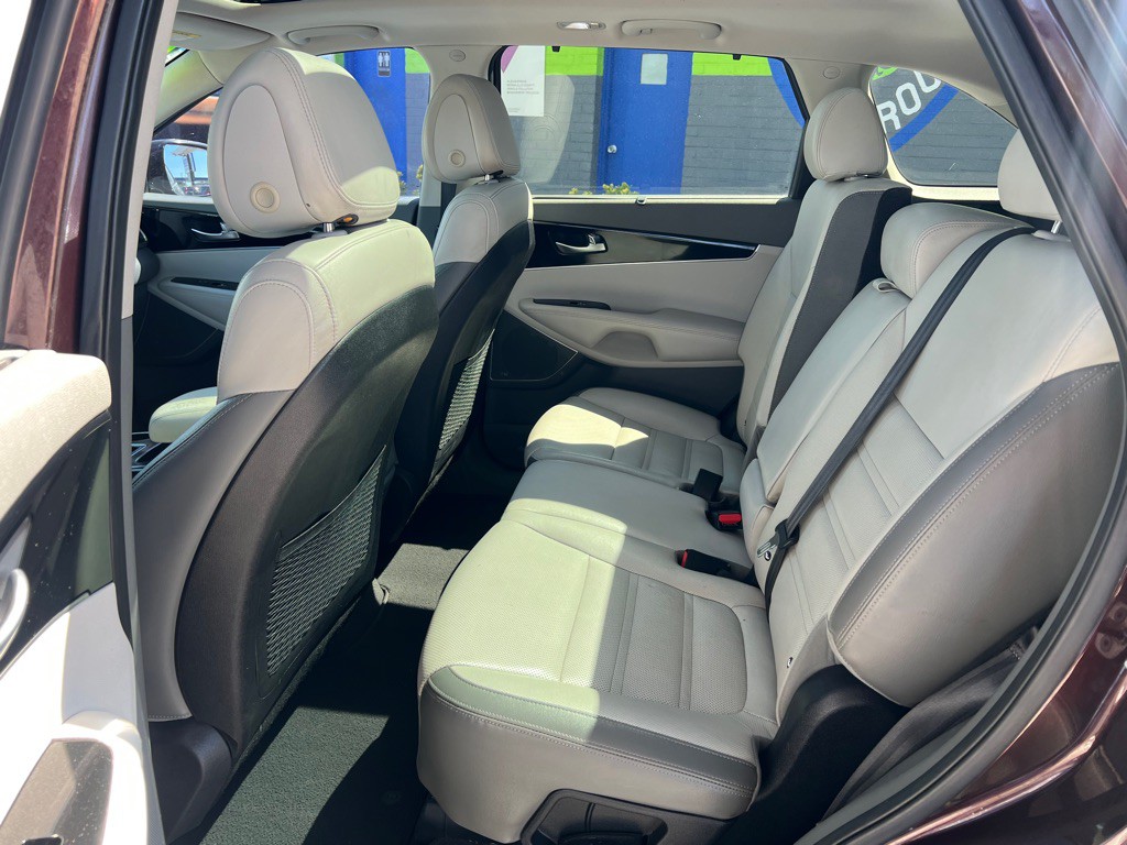 2016 Kia Sorento Image 12