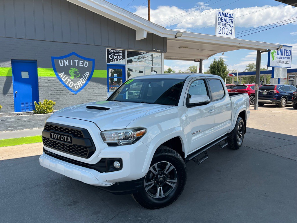2017 Toyota Tacoma Image 1