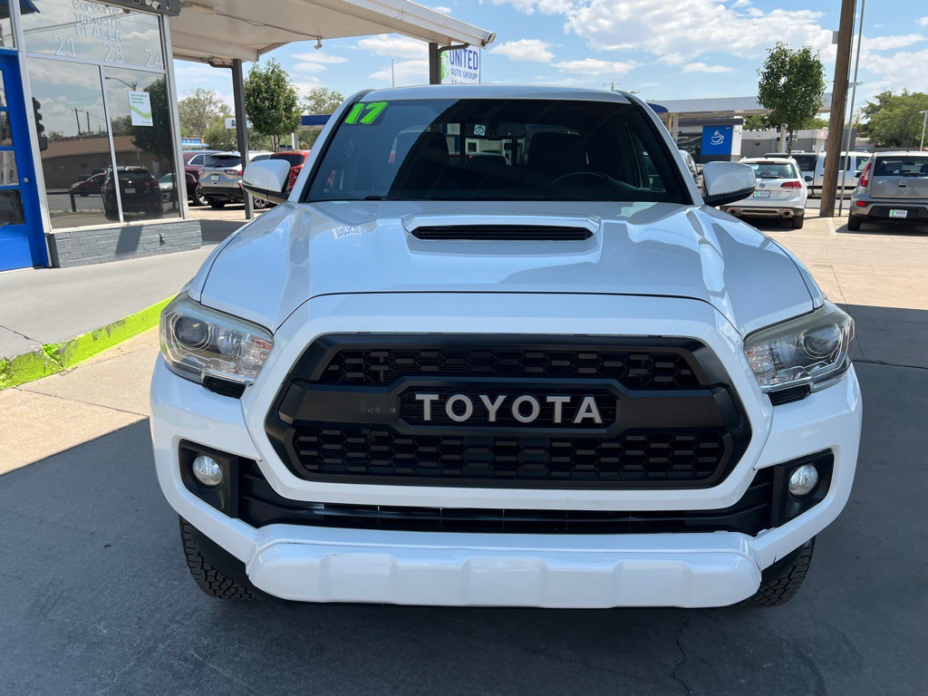 2017 Toyota Tacoma Image 2