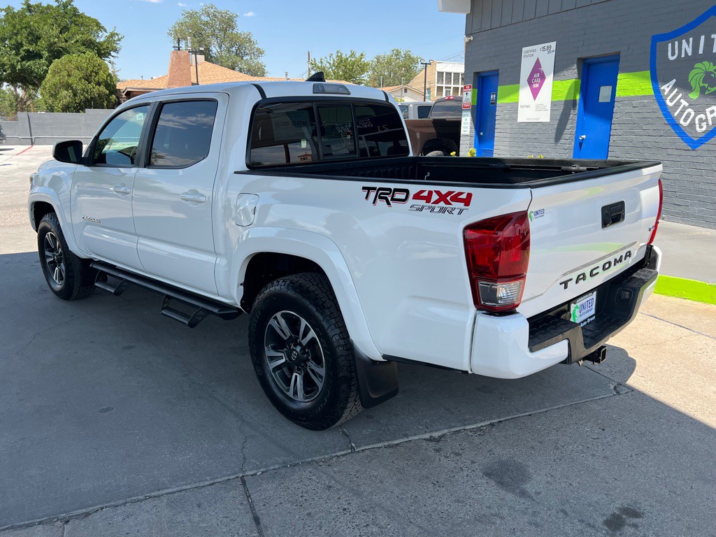 2017 Toyota Tacoma Image 7