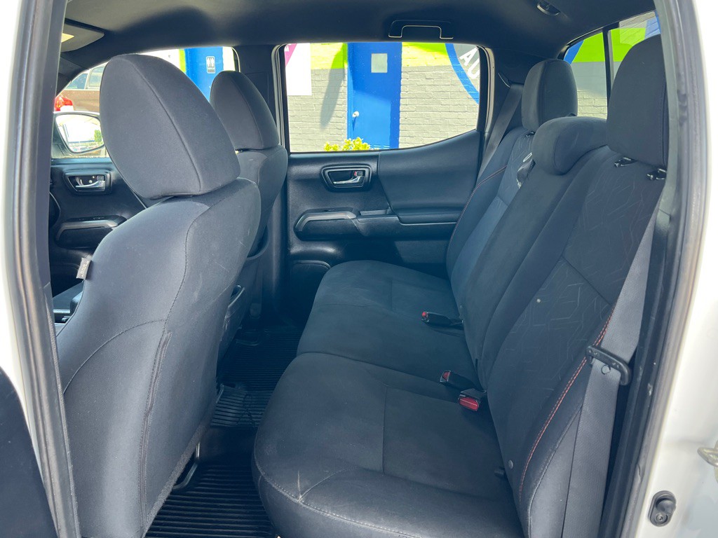 2017 Toyota Tacoma Image 13