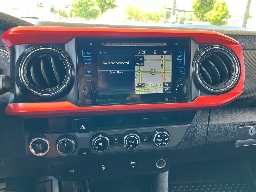 2017 Toyota Tacoma Image 15