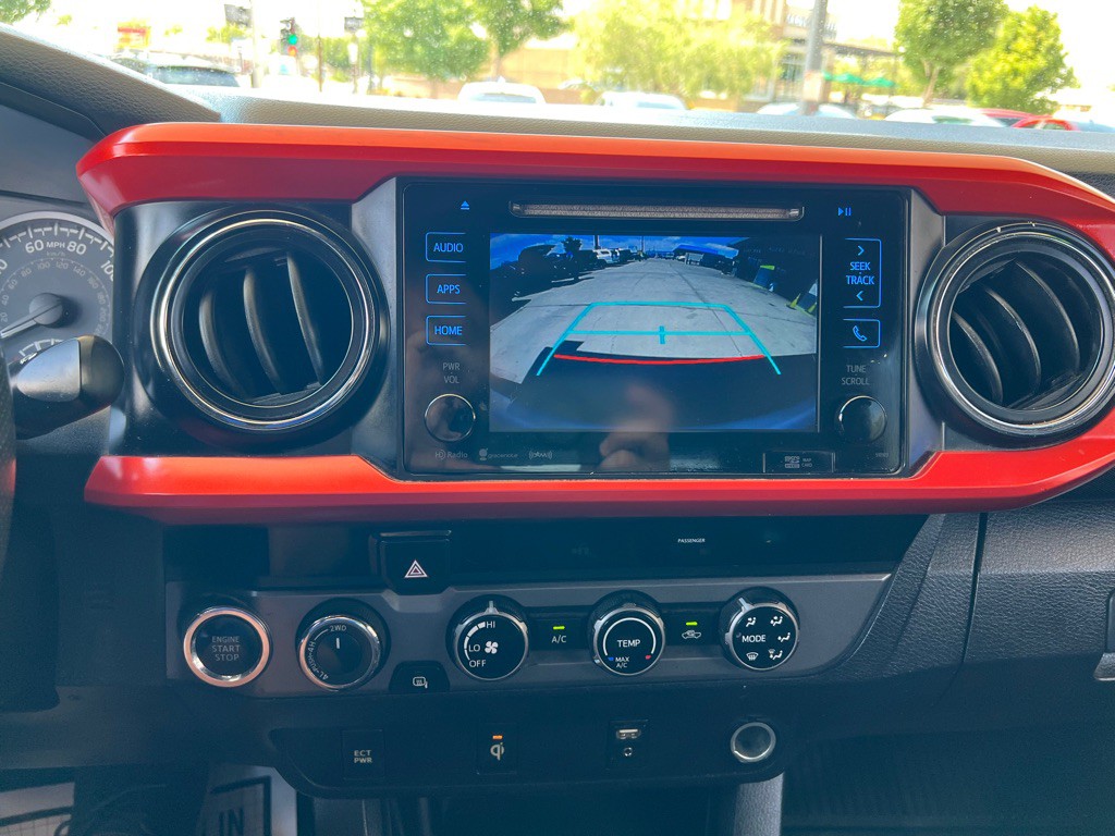 2017 Toyota Tacoma Image 16