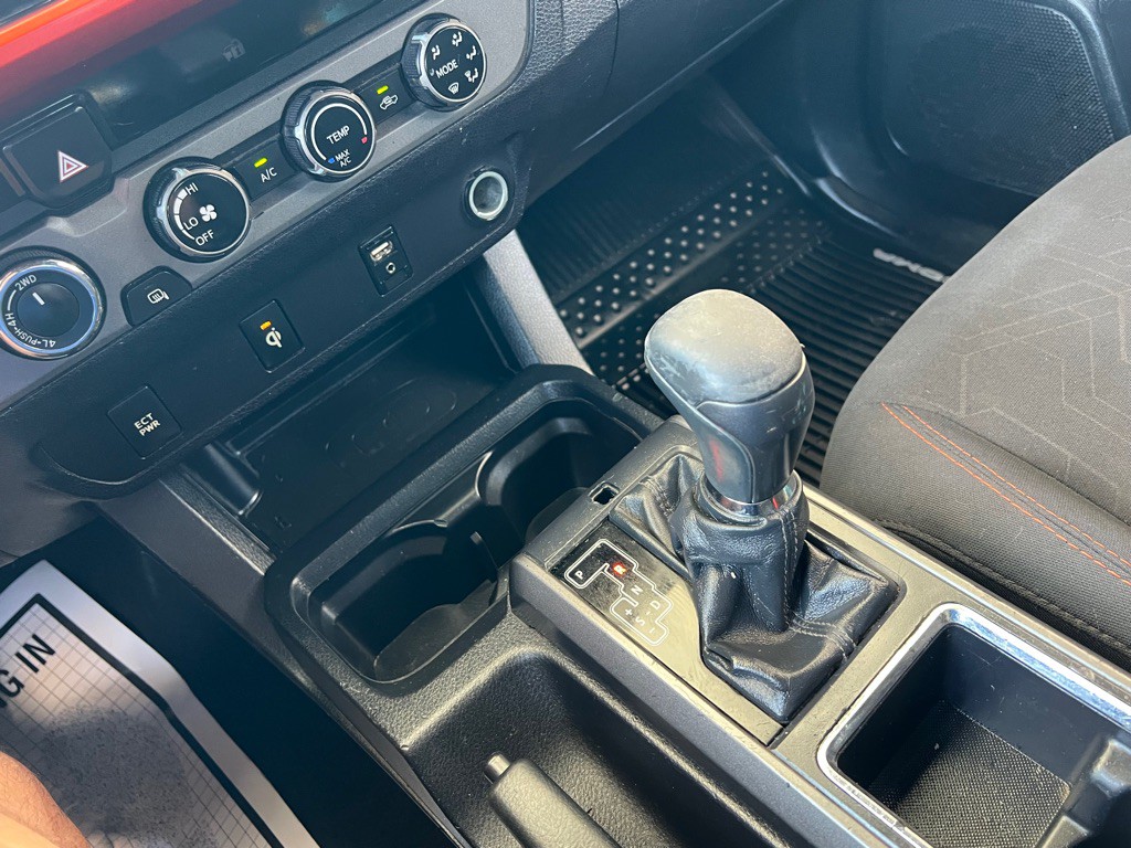 2017 Toyota Tacoma Image 17
