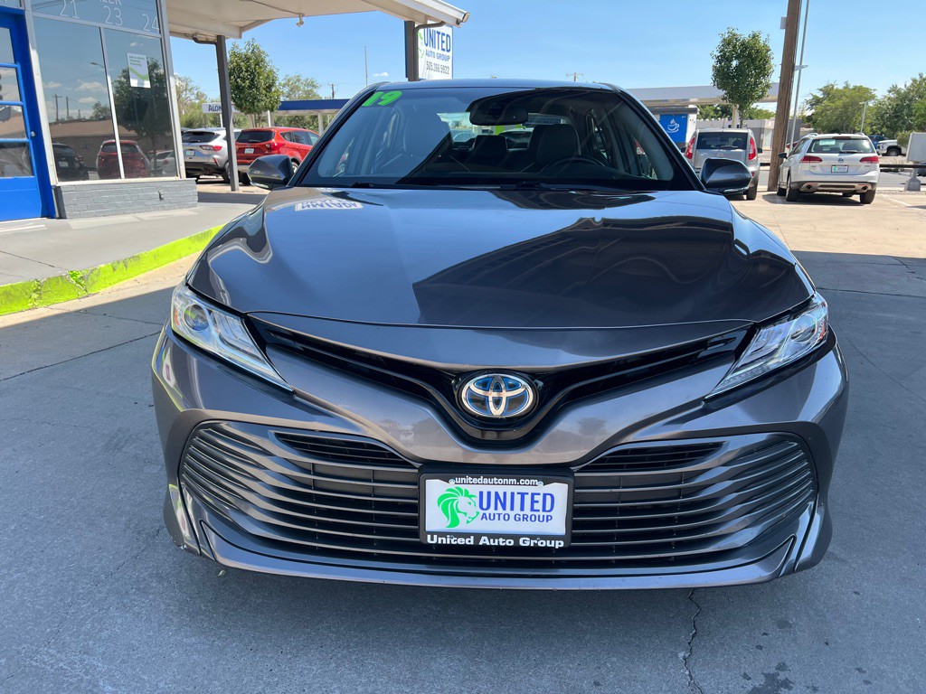 2019 Toyota Camry Image 2