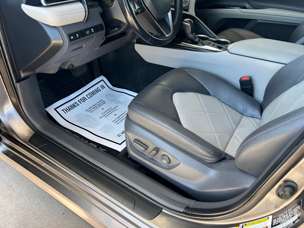 2019 Toyota Camry Image 11