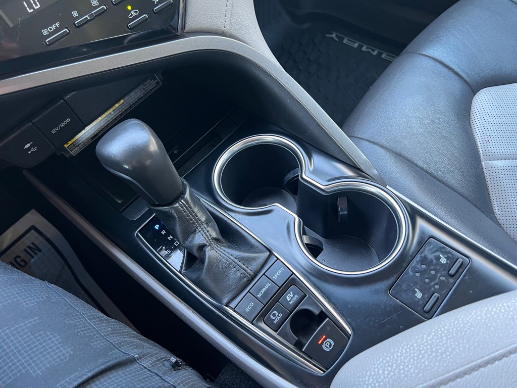 2019 Toyota Camry Image 16