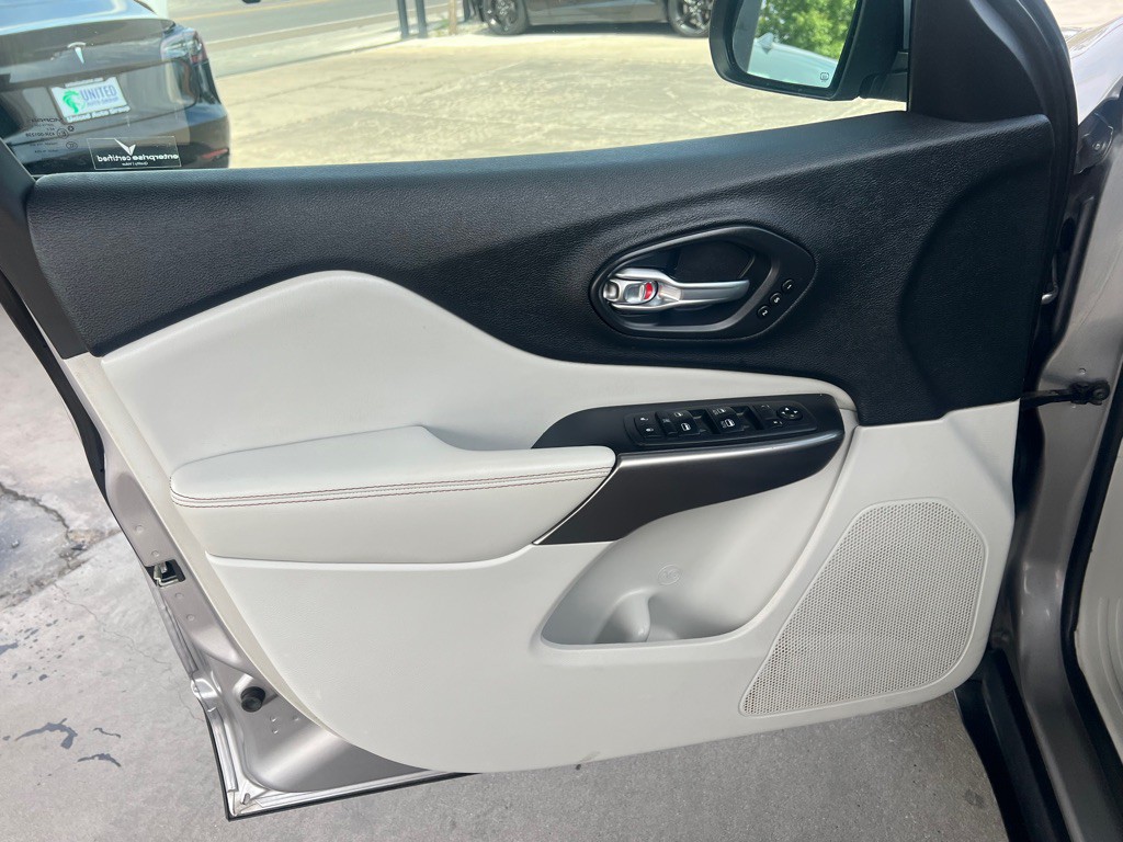 2020 Jeep Cherokee Image 10