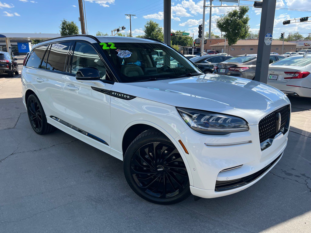 2022 Lincoln Aviator Image 3